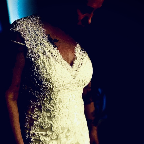 Wedding dress size 6 all lace embroidery open back